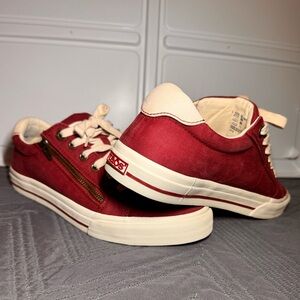 TAOS Z Soul sneaker in crimson red